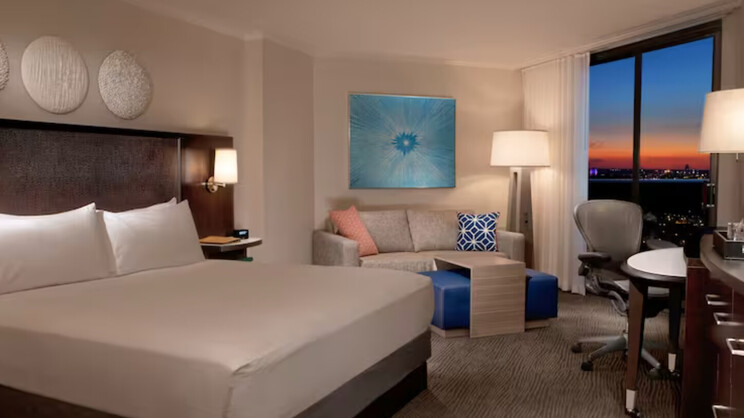 Epcot Fireworks View -1 King Bed - Tower